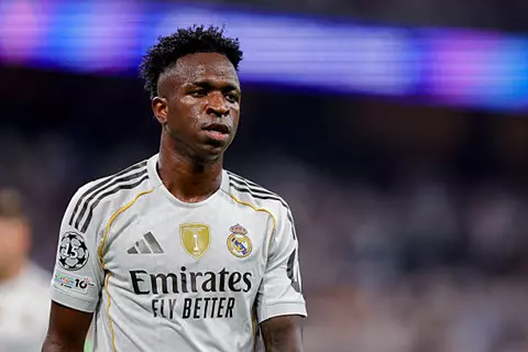 من رمز البرنابيو إلى مقاعد البدلاء.. كيف تراجع تأثير فينيسيوس مع ريال مدريد؟